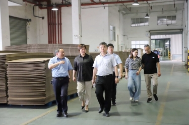 平湖市委常委、副市长张斌莅临景兴纸业全资子公司平湖景包调研残疾人就业工作